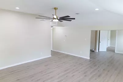 1037 E Cantey Street, Fort Worth, TX 76104 - Photo 7