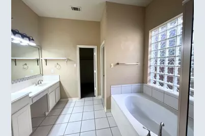 1570 Bonham Parkway, Lantana, TX 76226 - Photo 7