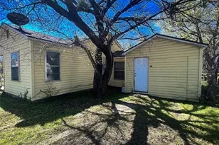 509 Henderson, Jacksboro, TX 76458 - Photo 3