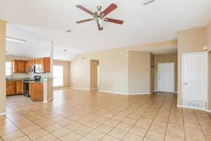 5104 Redwater Dr, Arlington, TX 76018 - Photo 5