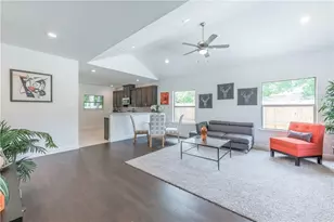 10102 Budtime Ln, Dallas, TX 75217 - Photo 11