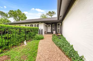 1823 E Cedar Elm Dr, Arlington, TX 76012 - Photo 3