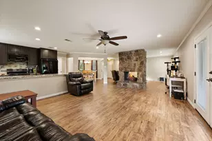 1823 E Cedar Elm Dr, Arlington, TX 76012 - Photo 7