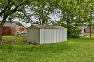 1102 Fair Ave, Gainesville, TX 76240 - Photo 15