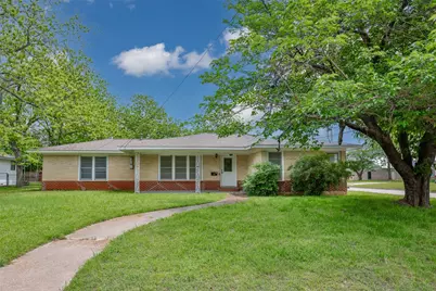 1102 Fair Avenue, Gainesville, TX 76240 - Photo 1