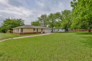 1102 Fair Ave, Gainesville, TX 76240 - Photo 13