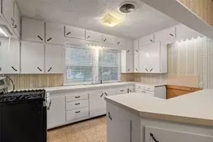 302 W Grogan St, Hamilton, TX 76531 - Photo 13