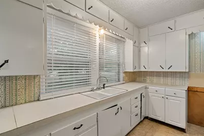 302 W Grogan Street, Hamilton, TX 76531 - Photo 15