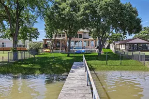 8913 Sunrise Point Ct, Fort Worth, TX 76135 - Photo 3