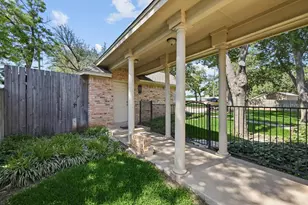 8913 Sunrise Point Ct, Fort Worth, TX 76135 - Photo 21