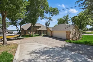 8913 Sunrise Point Ct, Fort Worth, TX 76135 - Photo 35