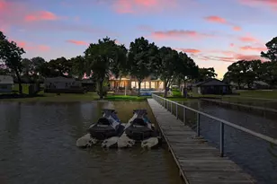 8913 Sunrise Point Ct, Fort Worth, TX 76135 - Photo 3