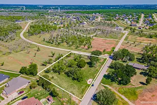 8433 W Landings Rd, Granbury, TX 76049 - Photo 1