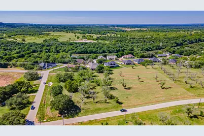 8433 W Landings Road, Granbury, TX 76049 - Photo 11