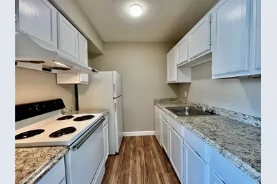 701 W Sycamore Street #205, Denton, TX 76201 - Photo 5