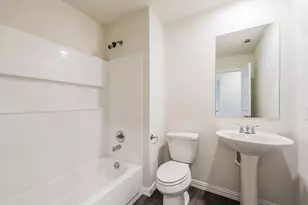 1300 N Brazos Ave, Cleburne, TX 76031 - Photo 13