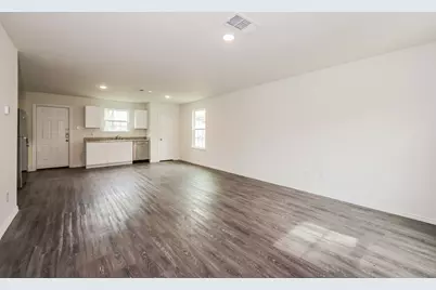 1300 N Brazos Avenue, Cleburne, TX 76031 - Photo 3