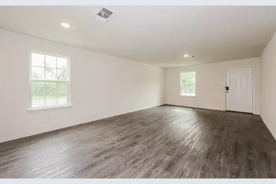 1300 N Brazos Avenue, Cleburne, TX 76031 - Photo 5