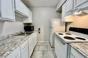 701 W Sycamore St, Denton, TX 76201 - Photo 5