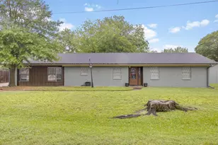 217 W Grady St, Blooming Grove, TX 76626 - Photo 3