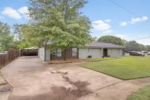 217 W Grady St, Blooming Grove, TX 76626 - Photo 29