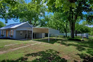411 W Pine St, Nocona, TX 76255 - Photo 1