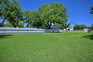 411 W Pine St, Nocona, TX 76255 - Photo 19