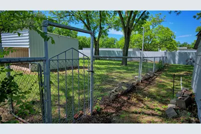 411 W Pine Street, Nocona, TX 76255 - Photo 5