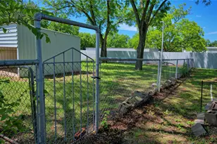 411 W Pine St, Nocona, TX 76255 - Photo 5