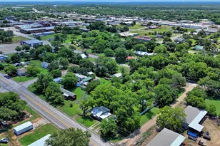 411 W Pine St, Nocona, TX 76255 - Photo 29