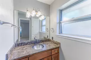 2418 Ingleside Dr, Grand Prairie, TX 75050 - Photo 5