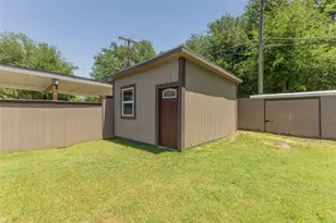 2418 Ingleside Dr, Grand Prairie, TX 75050 - Photo 33