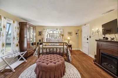 215 S Lambert Street, Granbury, TX 76048 - Photo 9