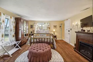 215 S Lambert St, Granbury, TX 76048 - Photo 9