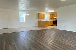 4406 Bobbie Ann Dr, Granbury, TX 76049 - Photo 3