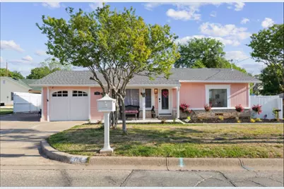 114 W Doyle Street, Granbury, TX 76048 - Photo 1