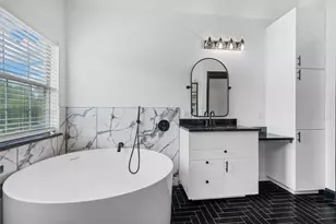 4160 Towne Green Cir, Addison, TX 75001 - Photo 13