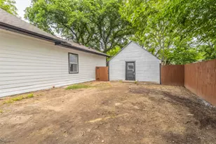 1014 Trinity St, Cleburne, TX 76031 - Photo 31