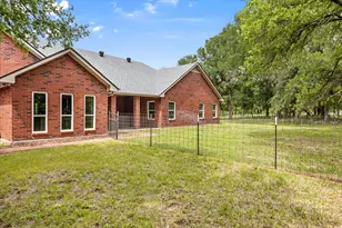107 Pleasant Valley Ln, Weatherford, TX 76087 - Photo 21