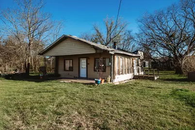 808 E Third St, Bonham, TX 75418 - Photo 5