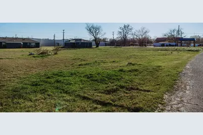 808 E Third St, Bonham, TX 75418 - Photo 1