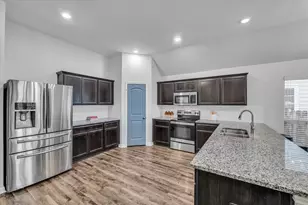 10624 Langham Dr, Waco, TX 76708 - Photo 3