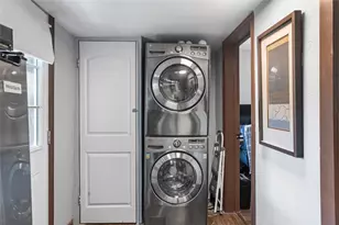 741 N Robinson St, Cleburne, TX 76031 - Photo 17