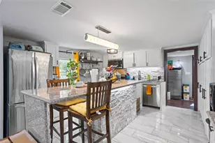 741 N Robinson St, Cleburne, TX 76031 - Photo 3