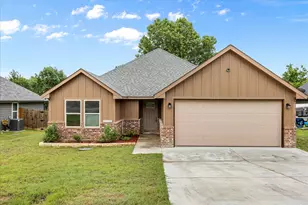 2615 San Gabriel Dr, Granbury, TX 76048 - Photo 3