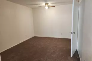 2612 Santa Barbara Dr, Grand Prairie, TX 75052 - Photo 9