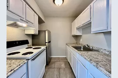 701 W Sycamore Street #203, Denton, TX 76201 - Photo 5