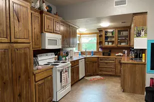 120 N 10th Ave, Teague, TX 75860 - Photo 7