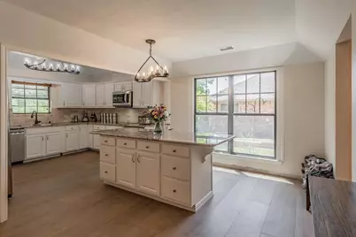 707 Kyle Drive, Arlington, TX 76011 - Photo 9