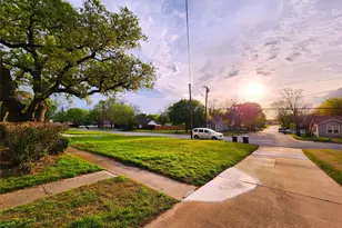 2202 Bolivar St, Denton, TX 76201 - Photo 3